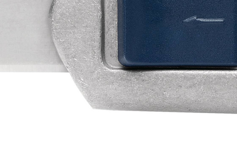 L'insert en plastique du SECUNORM PROFI40 MDP est monté dans le manche en aluminium. Cette assemblage solide prédestine l'outil à des fréquences de coupe élevées et à une très longue durée de vie.