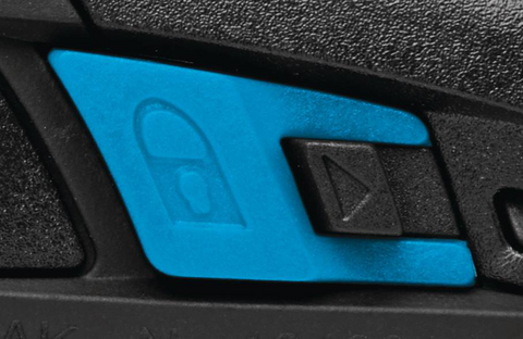 Le bouton de sécurité bleu empêche la sortie intempestive de la lame. Appuyez une seule fois et vous serez protégé contre toute blessure lorsque vous ne l‘utilisez pas ou que vous le transportez.